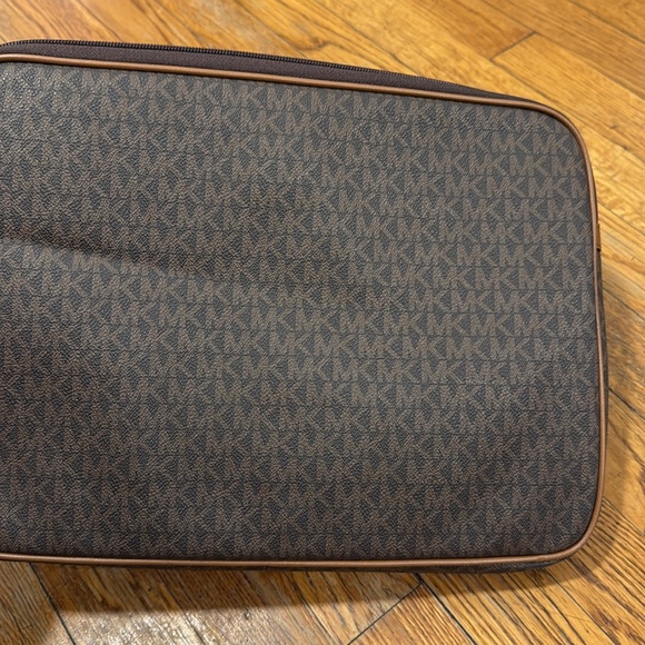 NEW Michael Kors Signature Brown monogram jet set Laptop Bag padded 13 saffiano - Picture 8 of 9